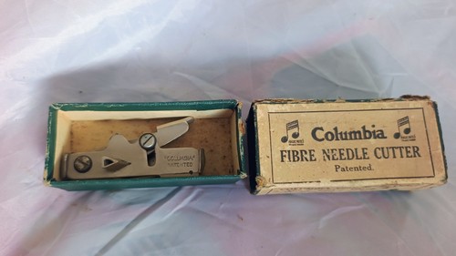 Antique fibre needle cutter - needle, by